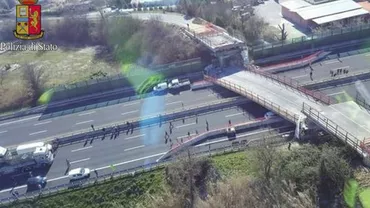 Trei români, RĂNIŢI în urma prăbuşirii unui pod pe o autostradă din Italia (VIDEO, FOTO)