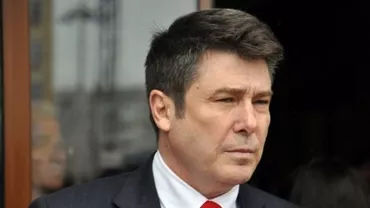 Imagini de necrezut: Un copil îi SĂRUTĂ PICIOARELE unui fost lider PSD (FOTO, VIDEO)