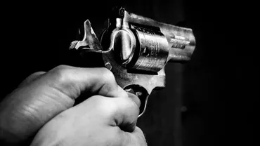 ALERTĂ la marginea Piteștiului! Au fost găsite 90 de pistoale lângă o șosea