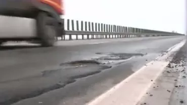 Lucrări de mântuială: Autostrada Bucureşti-Constanţa, ”mâncată” de gropi (VIDEO)