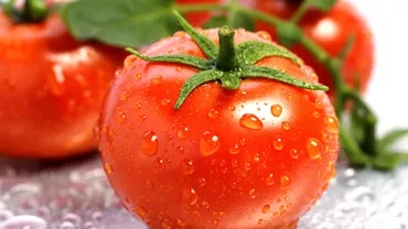 Roșia MUTANT stârnește PANICĂ printre consumatori: Ce a găsit o arădeancă în supermarket este ULUITOR (FOTO)