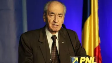 Fostul preşedinte al PNL, Mircea Ionescu-Quintus, decorat de către preşedintele Klaus Iohannis cu o zi înainte de împlinirea a 100 de ani