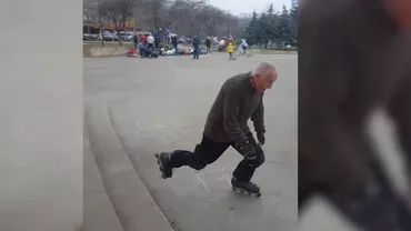 Mersul pe role poate fi distractiv și la 70 de ani. Un bătrân a dat lecții tuturor tinerilor (VIDEO)