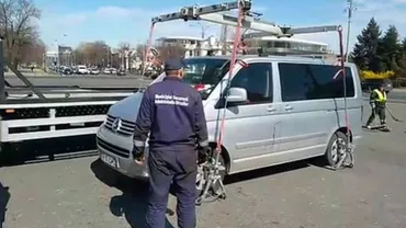 Intervenţie în forță în Piața Victoriei. O dubiță care aparține protestatarilor, RIDICATĂ de polițiști (VIDEO)