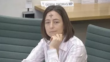 Gest INEXPLICABIL a unei deputate scoțiene: A apărut cu o CRUCE pe frunte în Parlamentul britanic! Motivul uluitor