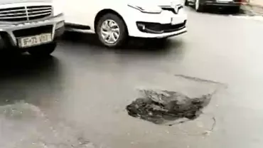 Bucureștiul arată ca după bombardament: Șoferii se lovesc de adevărate cratere în șosea chiar pe cele mai mari bulevarde ale Capitalei (VIDEO)
