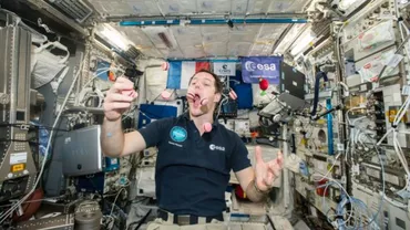 Doi astronauți de pe Stația Spațială Internațională efectuează o ieșire orbitală