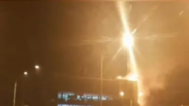 Incendiu puternic în Brașov: Un sediu al companiei RCS-RDS a fost făcut scrum (VIDEO)