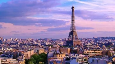 Cum arată românca care a devenit model la Paris la 60 de ani (FOTO)