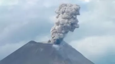 FENOMEN SPECTACULOS: Un vulcan A ERUPT după 250 de ani (VIDEO)