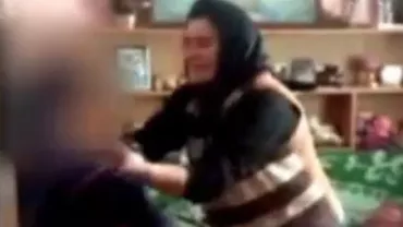 Doi copii din Teleorman sunt terorizați de bunica lor, care i-a luat în grijă doar pentru a încasa alocațiile