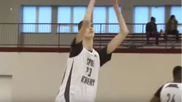 Un român, noua senzație din NBA! Adolescentul ar putea deveni următoarea stea a ligii de baschet american (VIDEO)