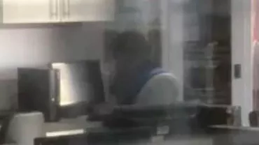 Imagini ÎNFRICOȘĂTOARE: O FANTOMĂ a fost surprinsă de camerele de supraveghere dintr-o școală (VIDEO)