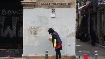 Prostia PERSEVEREAZĂ pe Calea Victoriei: Monumentul istoric VĂRUIT e acum ras cu ȘPACLUL! (FOTO)