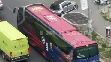 Autocarul BARCELONEI, în Piața Victoriei din Capitală. Au venit catalanii la București? (FOTO)