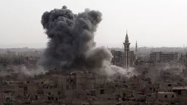 Orașul sirian lovit de atacul chimic a devenit ținta unor noi bombardamente