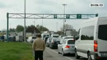 COȘMAR la vămile din sudul ţării. Cozile sunt kilometrice, iar mașinile așteaptă chiar și două ore pentru a fi verificate (VIDEO)