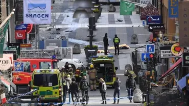 Eroul din Stockholm: Un imigrant și-a pus viața în pericol pentru a salva cât mai multe persoane din calea teroristului care a intrat cu un camion în mulțime (FOTO)