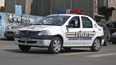 Un copil de 14 ani a fugit cu mașina pe care furat-o în timp ce polițiștii erau pe urmele lui