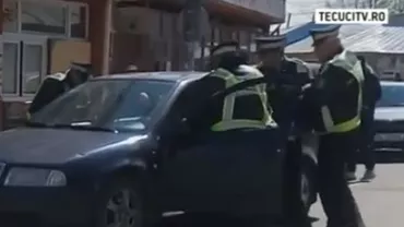 Bătaie cu Poliția Locală: Imagini incredibile filmate în Tecuci (VIDEO)