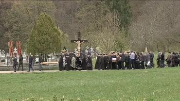 Părintele Modest a fost îngropat la Mănăstirea Sâmbăta de Sus. Sute de credincioși l-au condus pe ultimul drum (VIDEO)