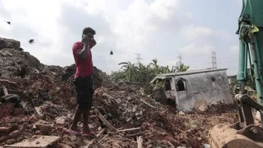 Tragedie în Sri Lanka: Cel puțin 16 oameni au murit și peste 100 de case au fost îngropate după prăbușirea unui munte de gunoi (VIDEO)