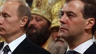 Vladimir Putin, împreună cu premierul Medvedev la slujba de Înviere de la Catedrala Hristos Mântuitorul din Moscova
