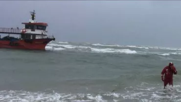FURTUNĂ PE MARE! Ambarcațiune EȘUATĂ: „Echipajul a părăsit nava”