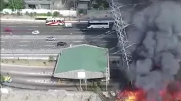 Filipine: Haos în trafic după ce un stâlp de înaltă tensiune s-a prăbușit în timpul unui incendiu (VIDEO)