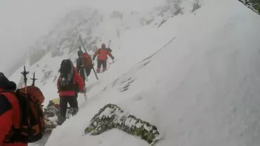 Salvamontist: Cei șapte turiști au declanșat avalanșa din Retezat (VIDEO)