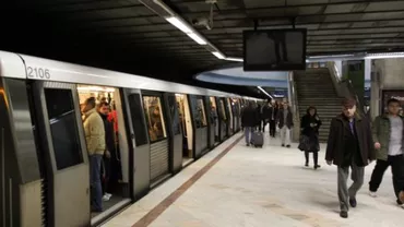 Circulație îngreunată la metrou după ce unei femei i s-a făcut rău (VIDEO)