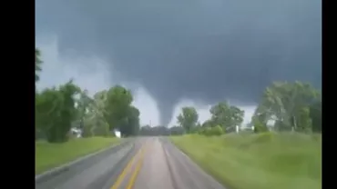 Fenomene extreme: Trei tornade au lovit statul american Texas. Cel puțin cinci persoane au murit și alte câteva zeci au fost rănite (VIDEO)