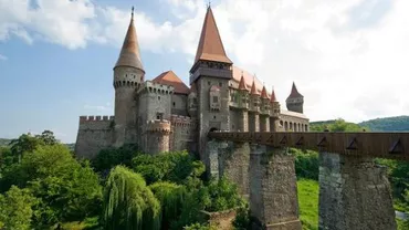 Spargere la Castelul Corvinilor! Infractorii au furat încasările de 1 mai (VIDEO)