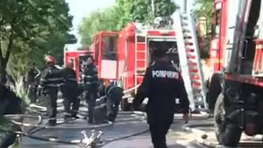 Incendiu puternic în nordul Bucureștiului: Două case au fost cuprinse de flăcări (VIDEO)