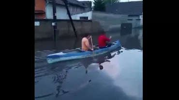 Vijelia a lovit Ungaria. Imagini ȘOCANTE din Budapesta. Oamenii merg cu bărcile prin oraș (VIDEO)