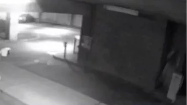 O FANTOMĂ a fost surprinsă într-o parcare. Cum au reacționat cei care au văzut-o (VIDEO)
