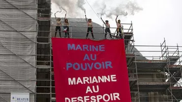 Incidente în fața secției unde a votat Marine Le Pen: Mai multe feministe au organizat un protest împotriva candidatei extremei-dreapta (FOTO)