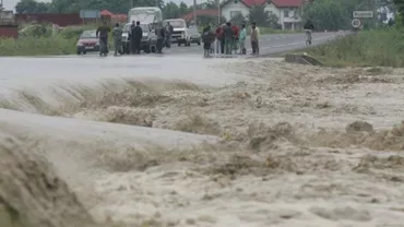 PRĂPĂD ÎN JUMĂTATE DE ȚARĂ! COD GALBEN de INUNDAŢII pe mai multe râuri (FOTO)