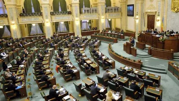 Legea graţierii a fost retrimisă de plenul Senatului la Comisia juridică. Mai mulți aleși USR au protestat în timpul dezbaterii (VIDEO)