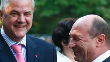 "ÎI IUBEȘTE PE CHELIOȘI". Ce au discutat Năstase și Băsescu la evenimentul la care a participat și Juncker (VIDEO)