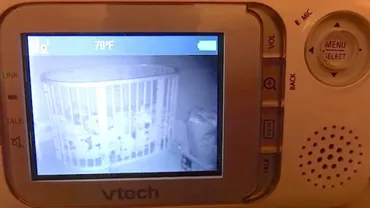 INCREDIBIL! Au auzit zgomote din camera copiilor. Când s-au uitat pe cameră, au rămas fără cuvinte (VIDEO)