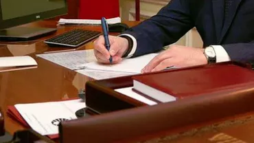 Ministru surprins în timp ce executa SALUTUL NAZIST! Premierul i-a semnat DEMISIA (FOTO)