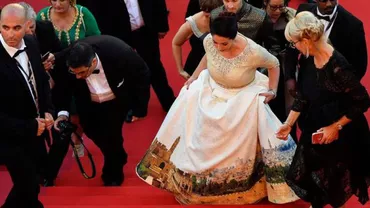 Polemică uriașă pe covorul roșu de la Cannes: Ministra Culturii din Israel s-a prezentat cu o rochie cu o panoramă a orașului Ierusalim, disputat de israelieni cu Palestina (FOTO)