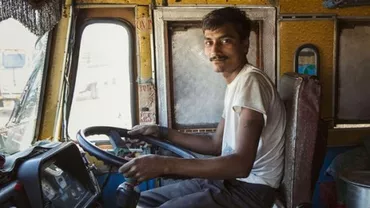 Criză pe piața muncii! Firmele de transport din Argeș au ajuns să angajeze șoferi din Pakistan și India!