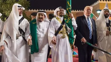 VIRAL: Dansul cu SĂBII al lui Donald Trump în Arabia Saudită. Melania DEPĂȘITĂ de situație! (VIDEO)