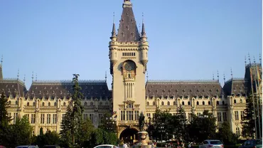 Banii aruncați pe lucrări de mântuială: Pereții Palatului Culturii din Iași au crăpat la doar un an de la marea inaungurare de după reabilitare (FOTO)