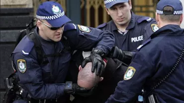 Poliția din Australia, implicată într-un scandal uriaș: Un bărbat de 50 de ani ar fi murit din cauza că ofițerii au refuzat să îi dea acces la medicamente după ce a fost arestat