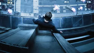 Un elev de 16 ani din Neamţ s-a ARUNCAT DE PE BLOC! Apropiații sunt în STARE DE ȘOC! Nimeni nu înțelege decizia