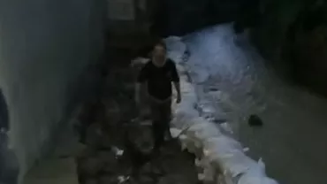 Tragedie în Bacău: Doi soți au murit după ce au fost luați de viitură, cu tot cu căruța în care se aflau (VIDEO)