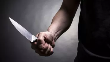ÎNJUNGHIAT CU SĂLBĂTICIE! Un sucevean a ajuns la spital cu un CUȚIT ÎNFIPT ÎN SPATE (VIDEO)